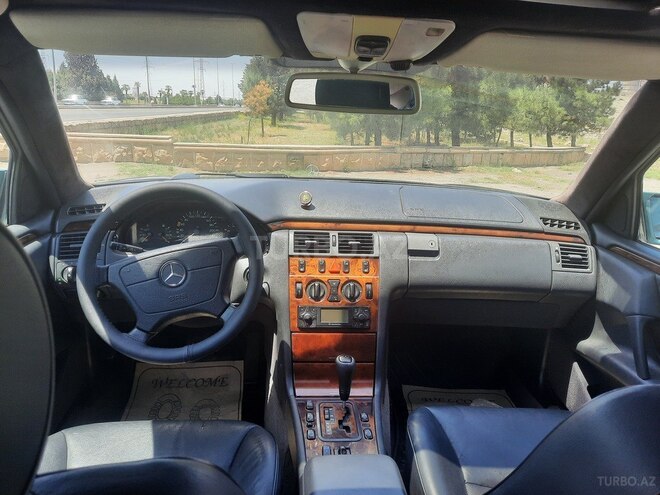 Mercedes E 240 1999, 237,000 km - 2.4 l - Gəncə