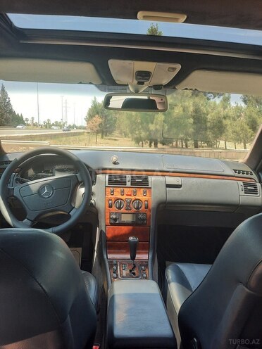 Mercedes E 240 1999, 237,000 km - 2.4 l - Gəncə