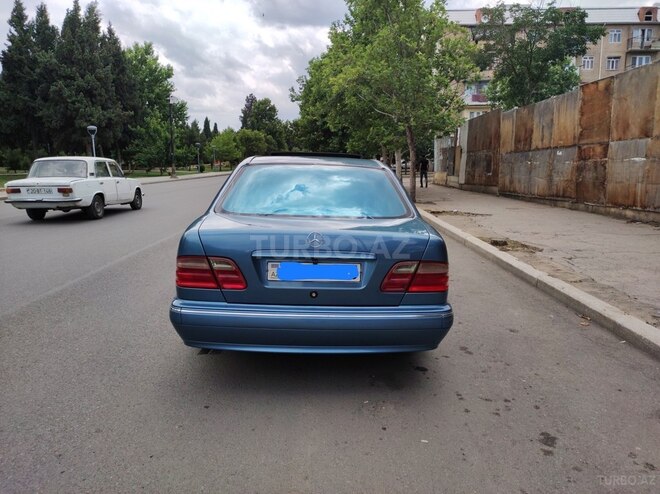 Mercedes E 240 2000, 207,000 km - 2.4 l - Gəncə