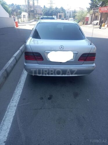 Mercedes E 220 2000, 250,000 km - 2.2 l - Bakı