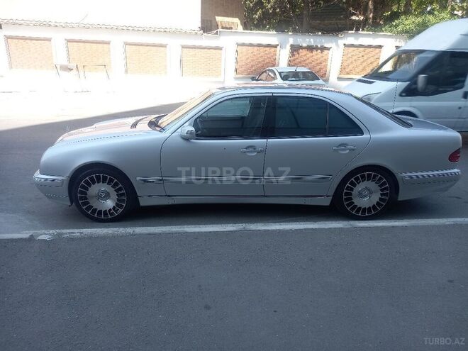 Mercedes E 220 2000, 250,000 km - 2.2 l - Bakı
