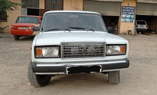 LADA (VAZ) 2107 2004, 145,600 km - 1.6 l - Salyan