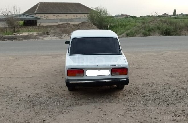 LADA (VAZ) 2107 2004, 145,600 km - 1.6 l - Salyan