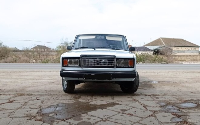 LADA (VAZ) 2107 2004, 145,600 km - 1.6 l - Salyan