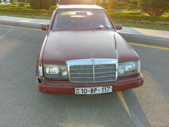 Mercedes E 200 1985, 225,500 km - 2.0 л - Gəncə