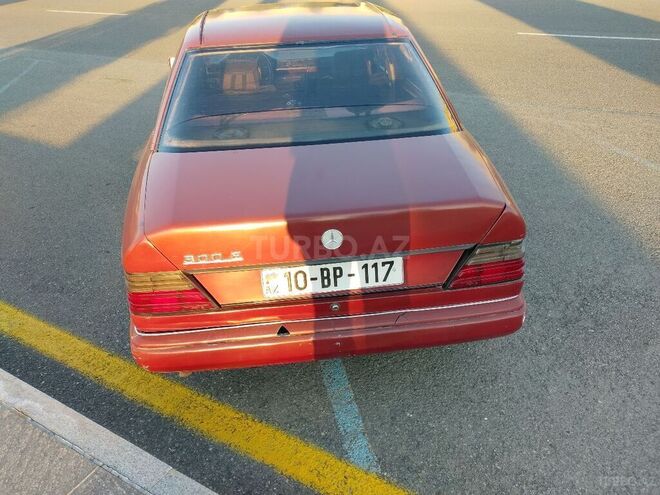 Mercedes E 200 1985, 225,500 km - 2.0 л - Gəncə