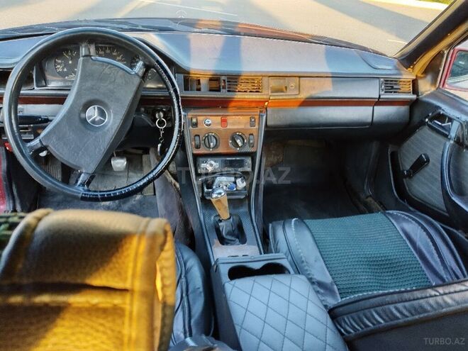 Mercedes E 200 1985, 225,500 km - 2.0 л - Gəncə