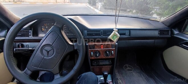Mercedes E 200 1993, 200,000 km - 2.0 l - Sumqayıt