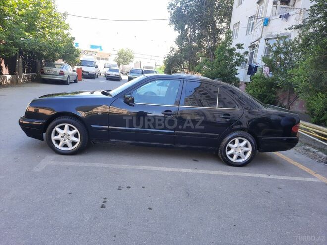 Mercedes E 220 1996, 322,000 km - 2.2 l - Sumqayıt