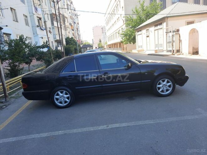 Mercedes E 220 1996, 322,000 km - 2.2 l - Sumqayıt