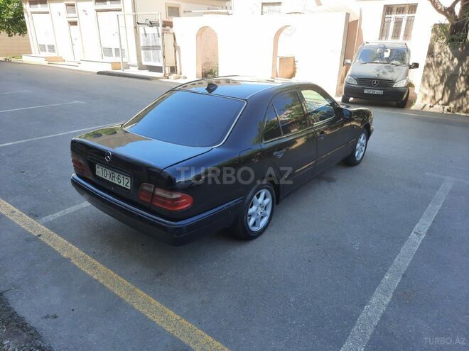 Mercedes E 220 1996, 322,000 km - 2.2 l - Sumqayıt