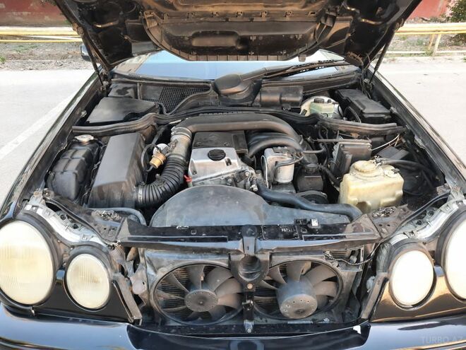 Mercedes E 220 1996, 322,000 km - 2.2 l - Sumqayıt