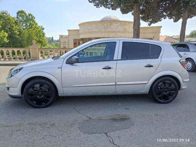 Opel Astra 2004, 214,000 km - 1.4 l - Qazax