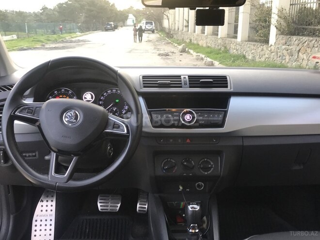 Skoda Fabia 2015, 141,800 km - 1.2 l - Bakı