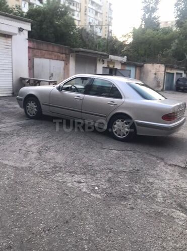 Mercedes E 240 2000, 393,000 km - 2.4 l - Bakı