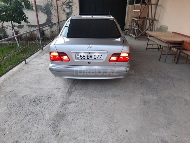 Mercedes E 220 2000, 300,000 km - 2.2 л - Şəki