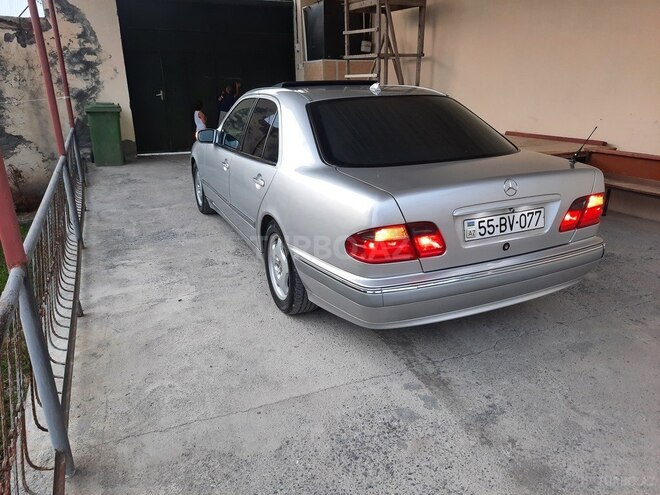 Mercedes E 220 2000, 300,000 km - 2.2 л - Şəki