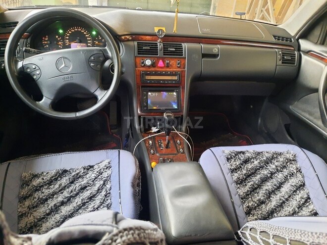 Mercedes E 220 2000, 300,000 km - 2.2 л - Şəki