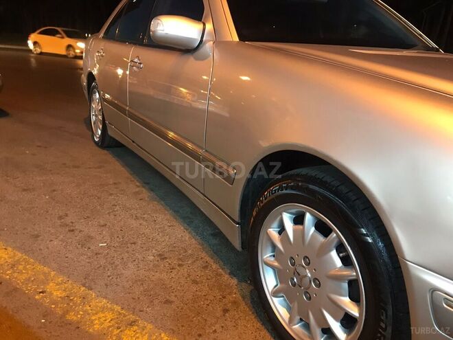 Mercedes E 240 2000, 390,000 km - 2.4 l - Bakı