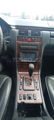 Mercedes E 240 2000, 380,000 km - 2.6 l - Bakı