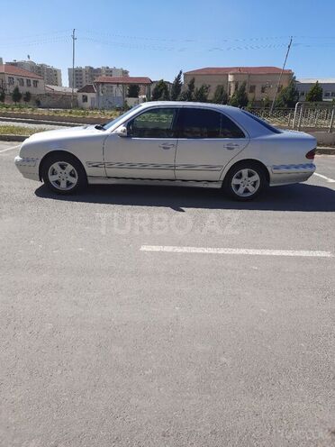 Mercedes E 220 2000, 268,000 km - 2.2 l - Bakı