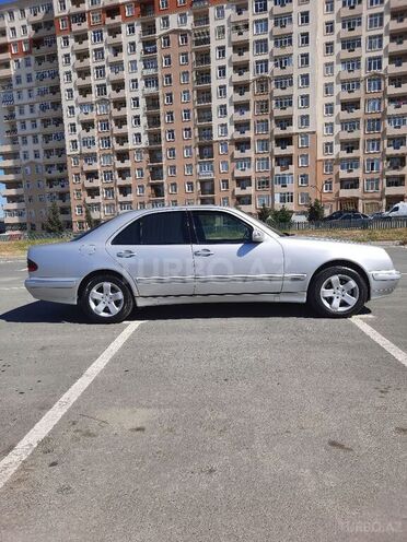 Mercedes E 220 2000, 268,000 km - 2.2 l - Bakı
