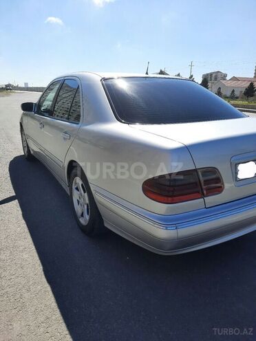 Mercedes E 220 2000, 268,000 km - 2.2 l - Bakı