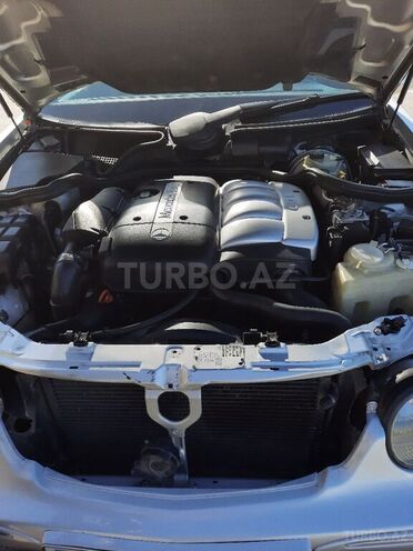 Mercedes E 220 2000, 268,000 km - 2.2 l - Bakı