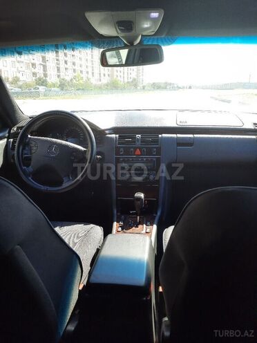 Mercedes E 220 2000, 268,000 km - 2.2 l - Bakı