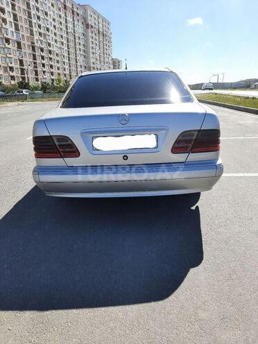 Mercedes E 220 2000, 268,000 km - 2.2 l - Bakı
