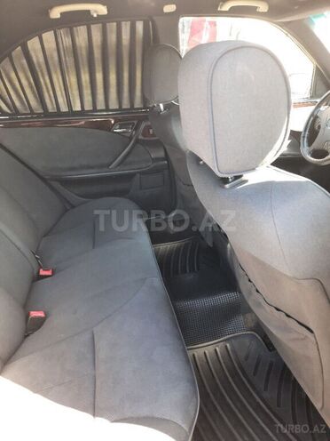 Mercedes E 220 2000, 268,000 km - 2.2 l - Bakı