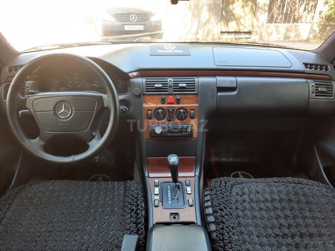 Mercedes E 220 1996, 322,000 km - 2.2 l - Sumqayıt