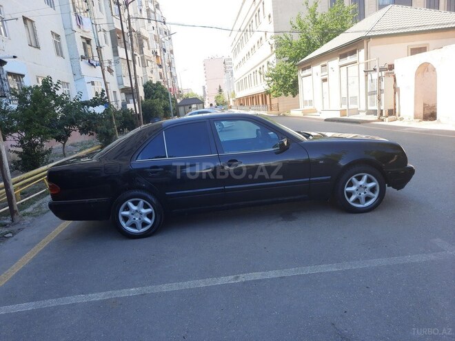 Mercedes E 220 1996, 322,000 km - 2.2 l - Sumqayıt