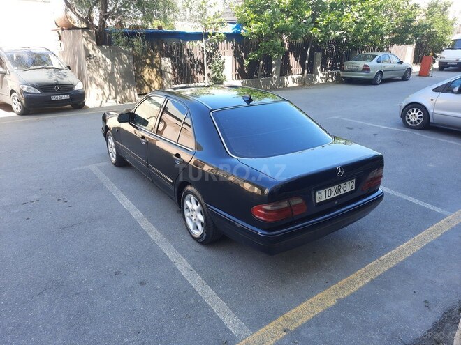Mercedes E 220 1996, 322,000 km - 2.2 l - Sumqayıt