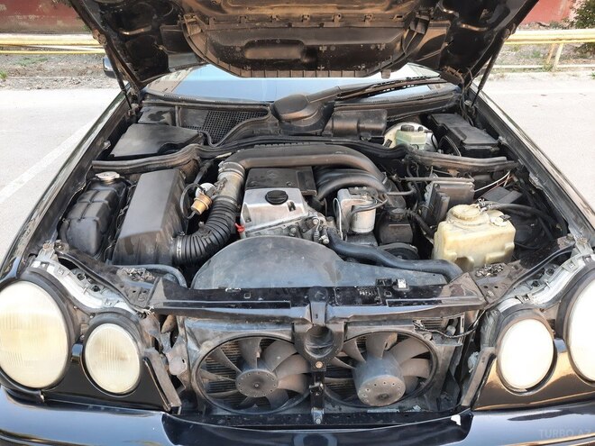 Mercedes E 220 1996, 322,000 km - 2.2 l - Sumqayıt