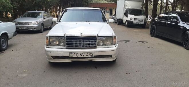 Mercedes E 250 1986, 135,800 km - 2.5 l - Bakı