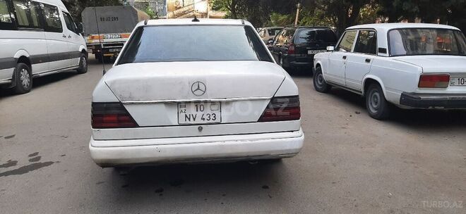 Mercedes E 250 1986, 135,800 km - 2.5 l - Bakı