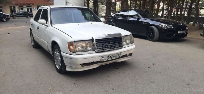 Mercedes E 250 1986, 135,800 km - 2.5 l - Bakı