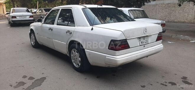 Mercedes E 250 1986, 135,800 km - 2.5 l - Bakı