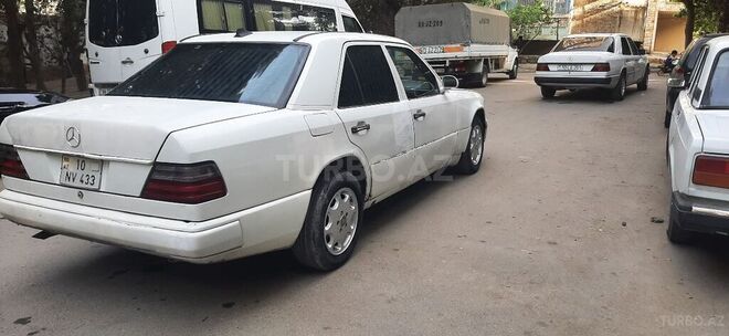 Mercedes E 250 1986, 135,800 km - 2.5 l - Bakı
