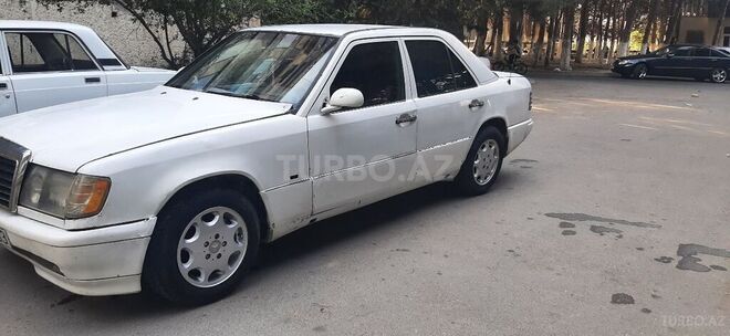 Mercedes E 250 1986, 135,800 km - 2.5 l - Bakı