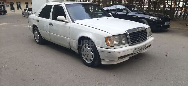 Mercedes E 250 1986, 135,800 km - 2.5 l - Bakı