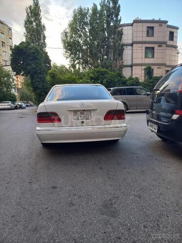 Mercedes E 320 2001, 333,000 km - 3.2 l - Bakı