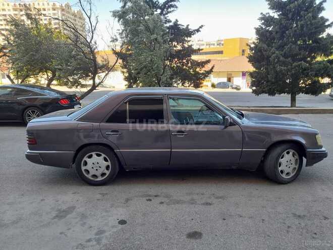 Mercedes E 250 1994, 323,111 km - 2.5 l - Bakı