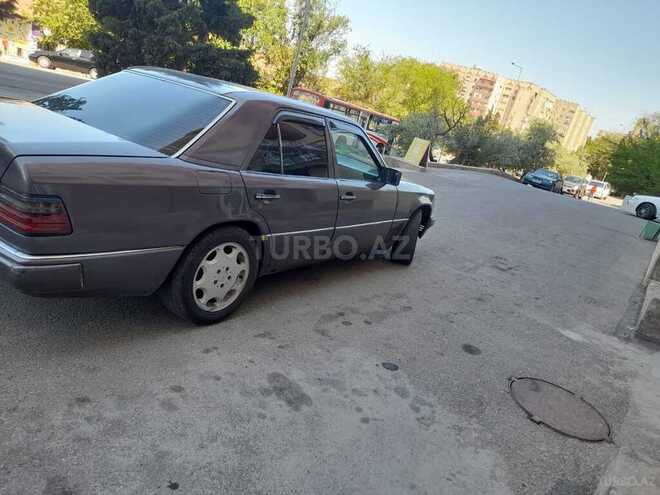 Mercedes E 250 1994, 323,111 km - 2.5 l - Bakı