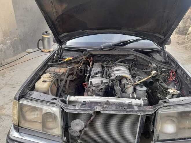 Mercedes E 250 1994, 323,111 km - 2.5 l - Bakı