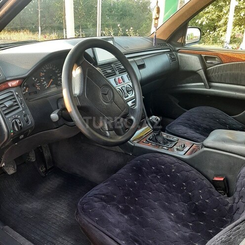 Mercedes E 220 1998, 345,000 km - 2.2 l - Tovuz