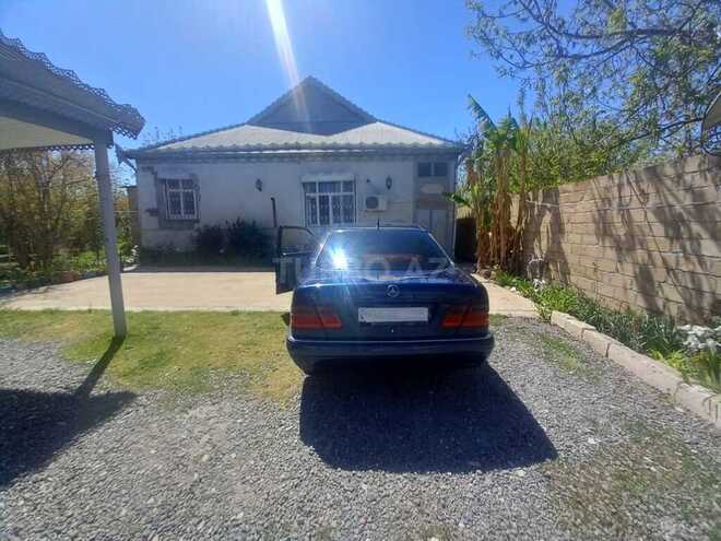 Mercedes E 240 1998, 303,335 km - 2.4 l - Bakı