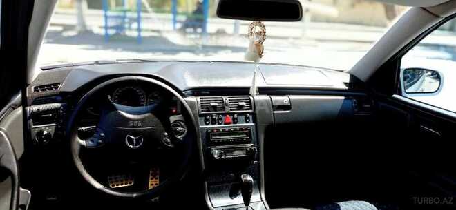 Mercedes E 270 2001, 270,000 km - 2.7 l - Bakı