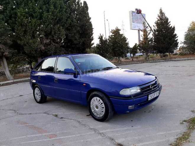 Opel Astra 1998, 215,000 km - 1.8 l - Sumqayıt